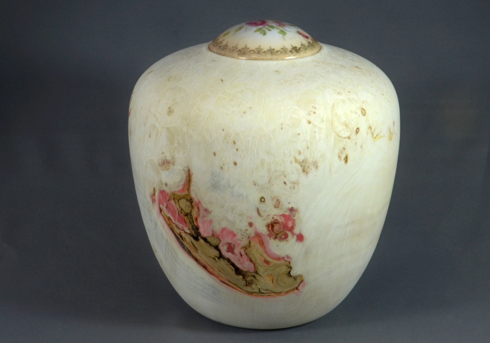 Manitoba Maple Urn with Antique Lid